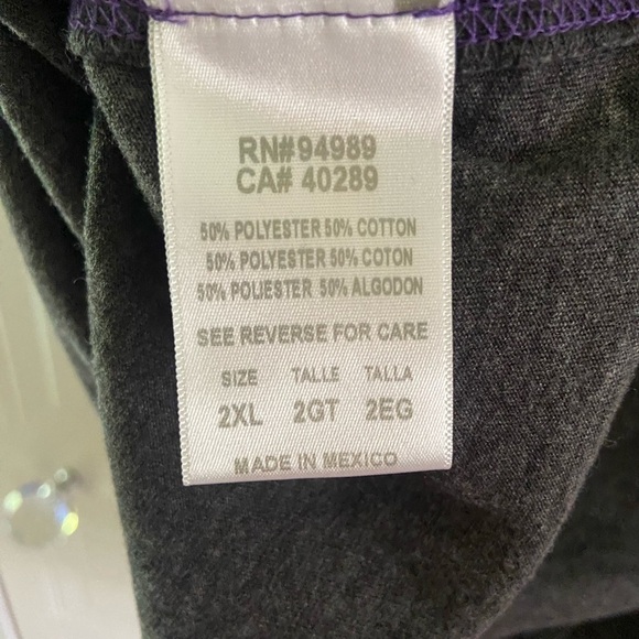 Baltimore Ravens TShirt Womens XXL Distressed Short Sleeve Scoop w/ V cut Purple - Picture 6 of 9